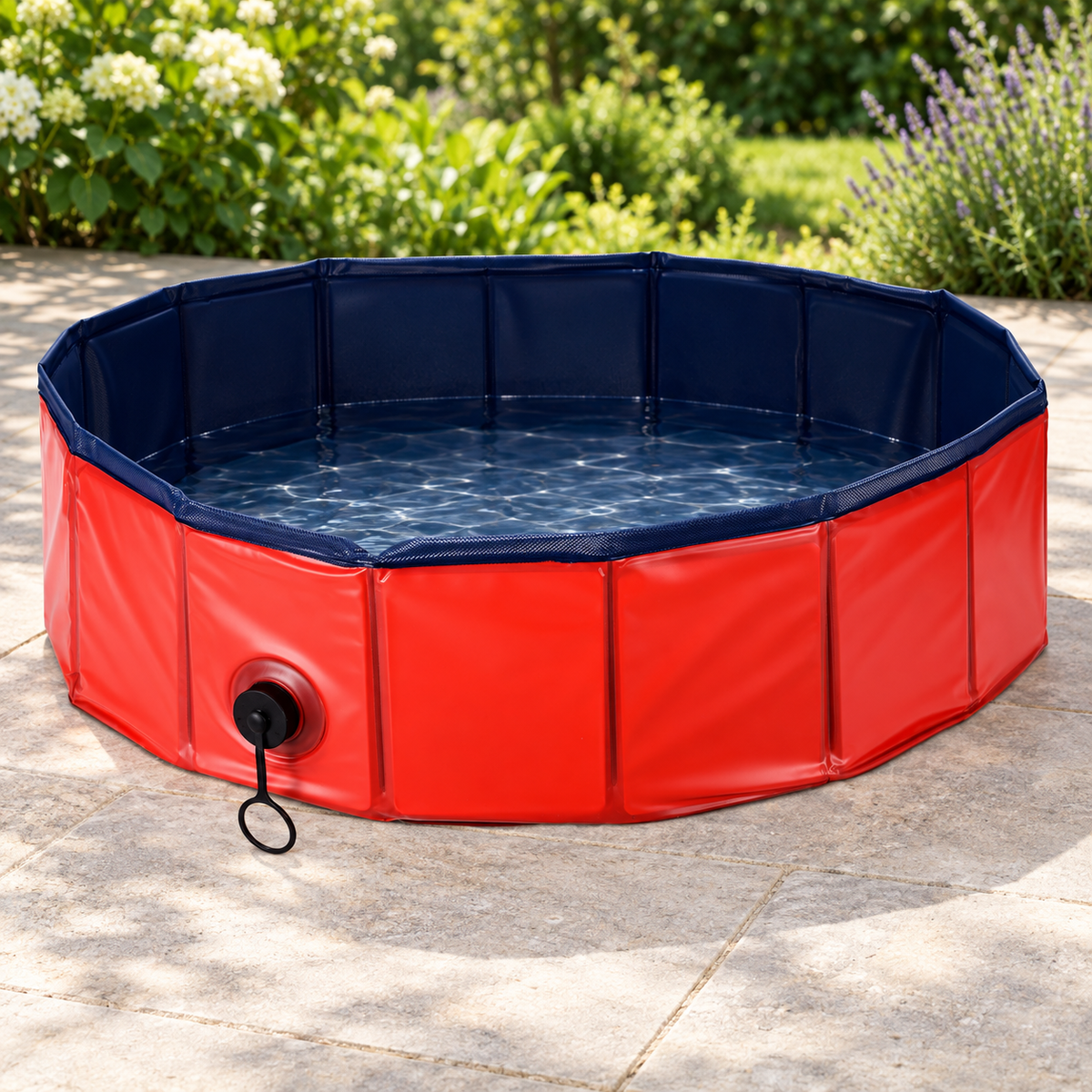 Tatzenpool™ mit flachem Wasser auf einer Terrasse
